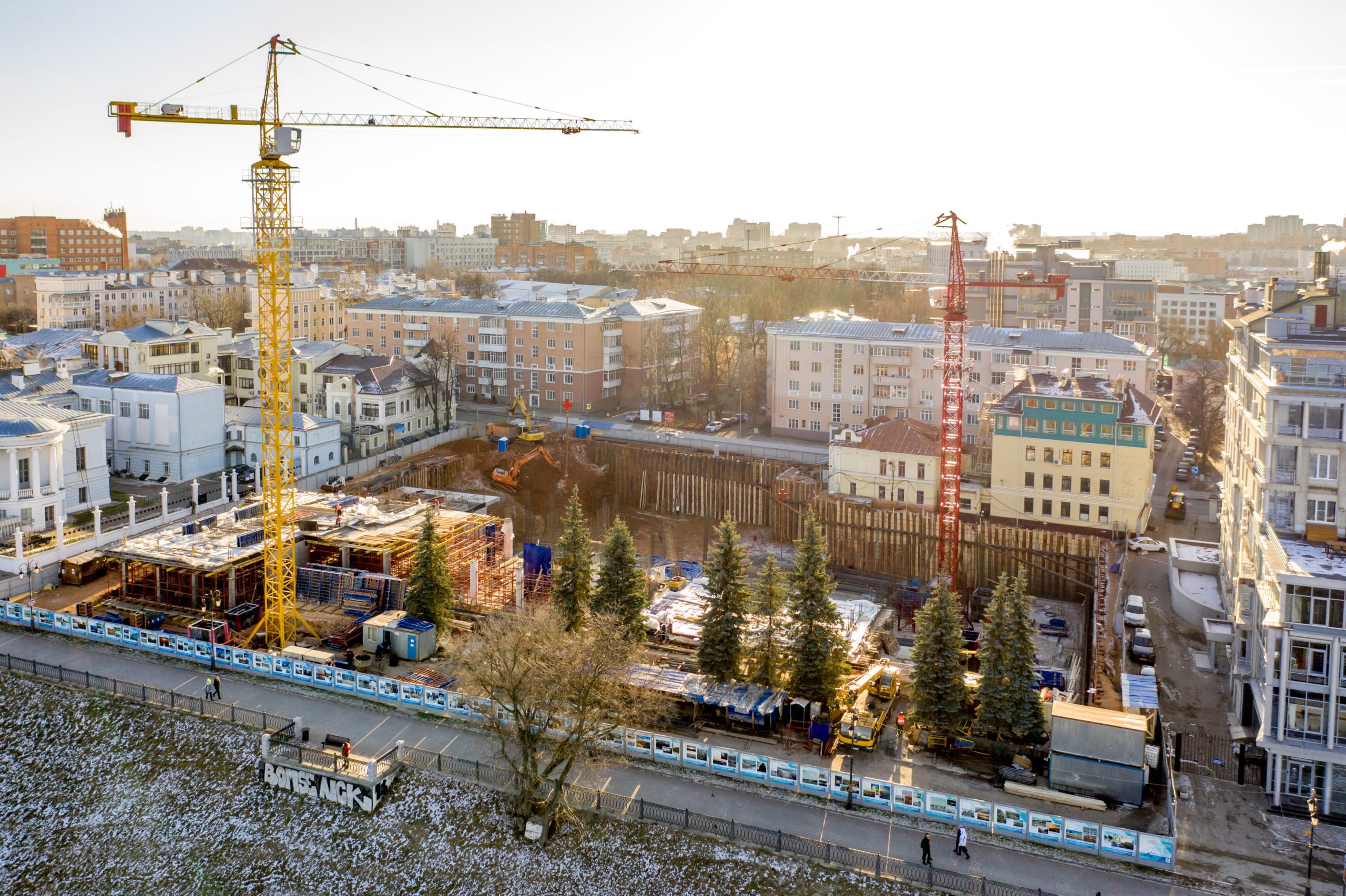Строительство жилого комплекса возле Чкаловской лестницы идет по графику - фото 1